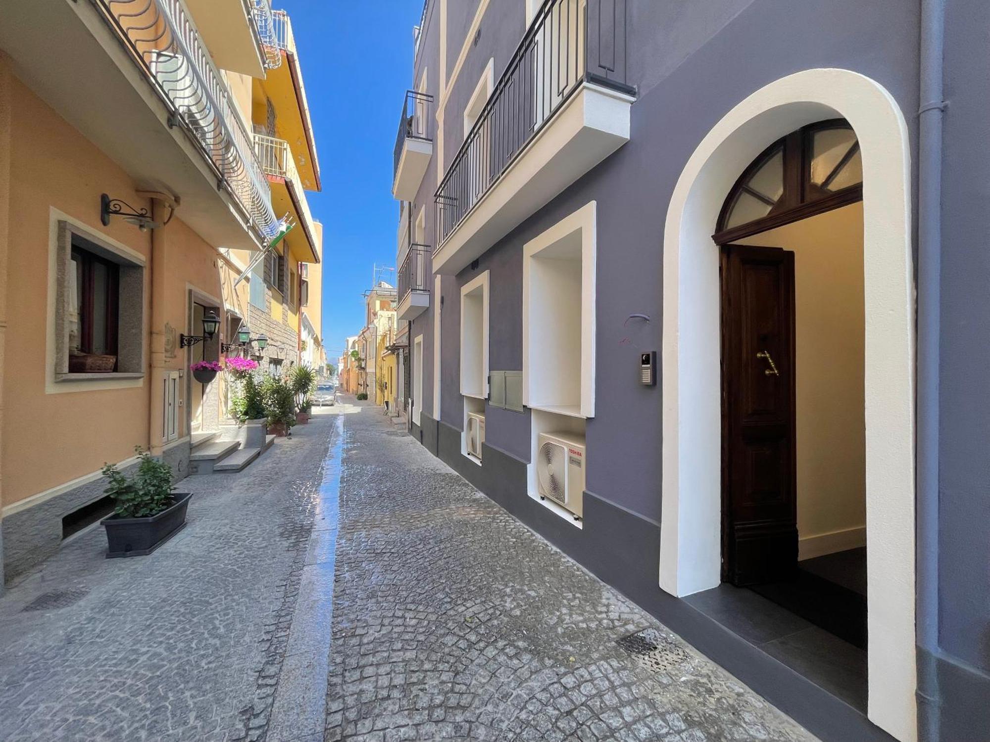 Apartment Luxury Renovated Ground Floor 1br - Of The - Historical Centre
