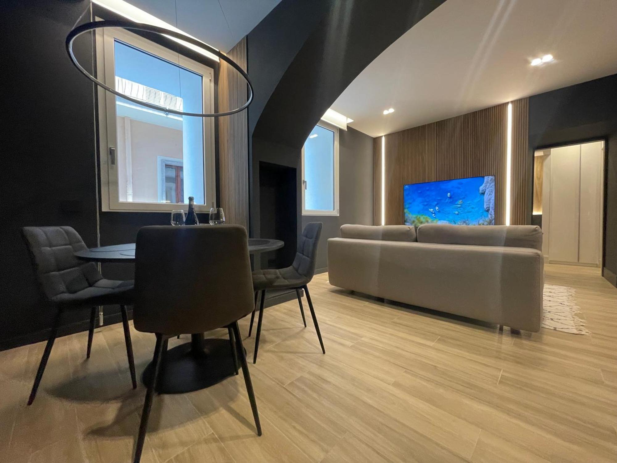 Luxury Renovated Ground Floor 1br - Of The - Historical Centre *