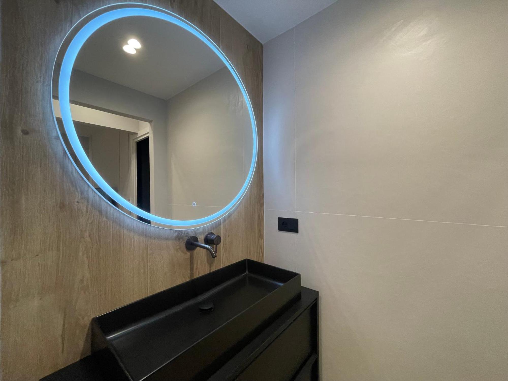 Apartment Luxury Renovated Ground Floor 1br - Of The - Historical Centre *