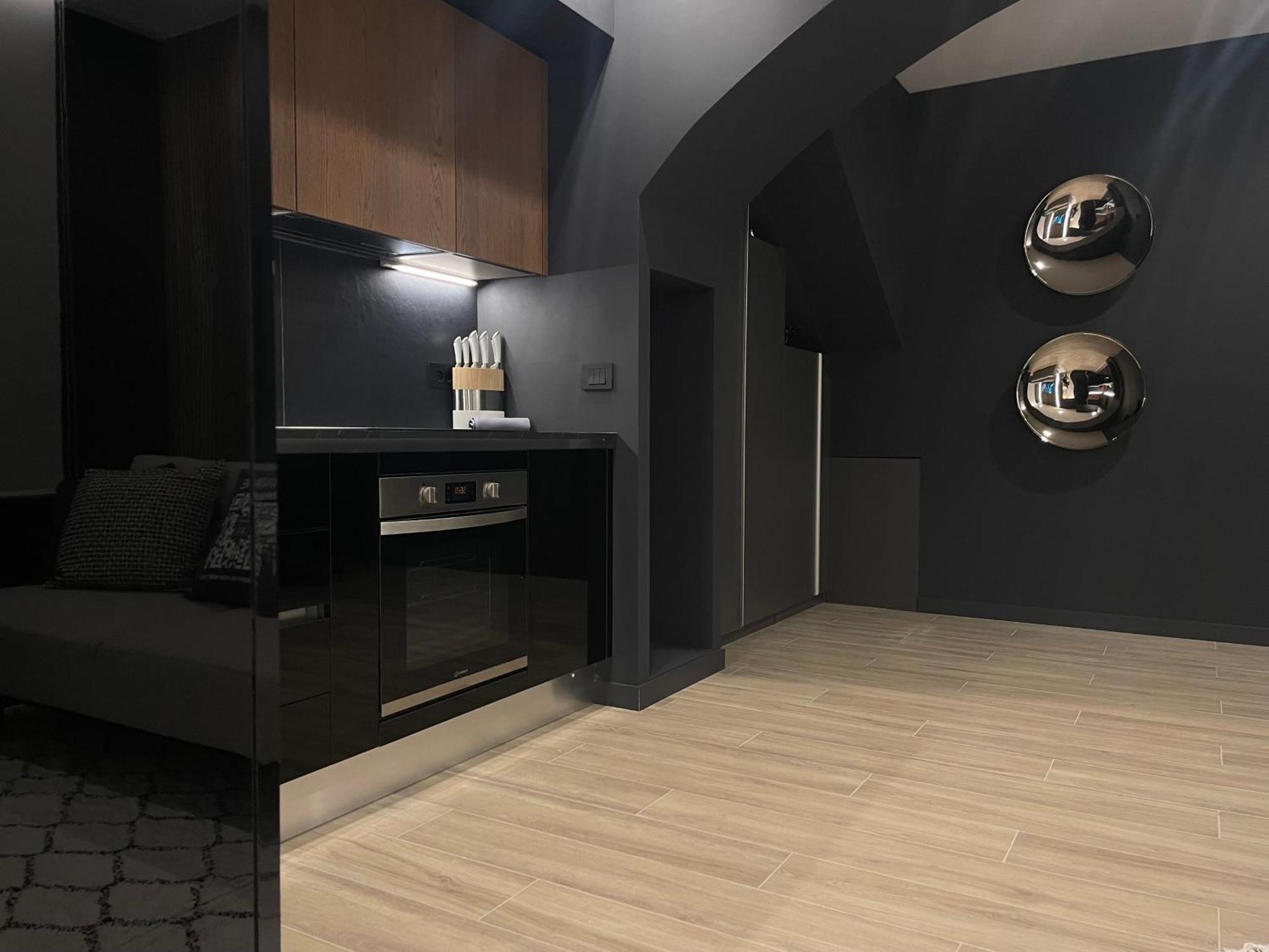 Luxury Renovated Ground Floor 1br - Of The - Historical Centre Apartment