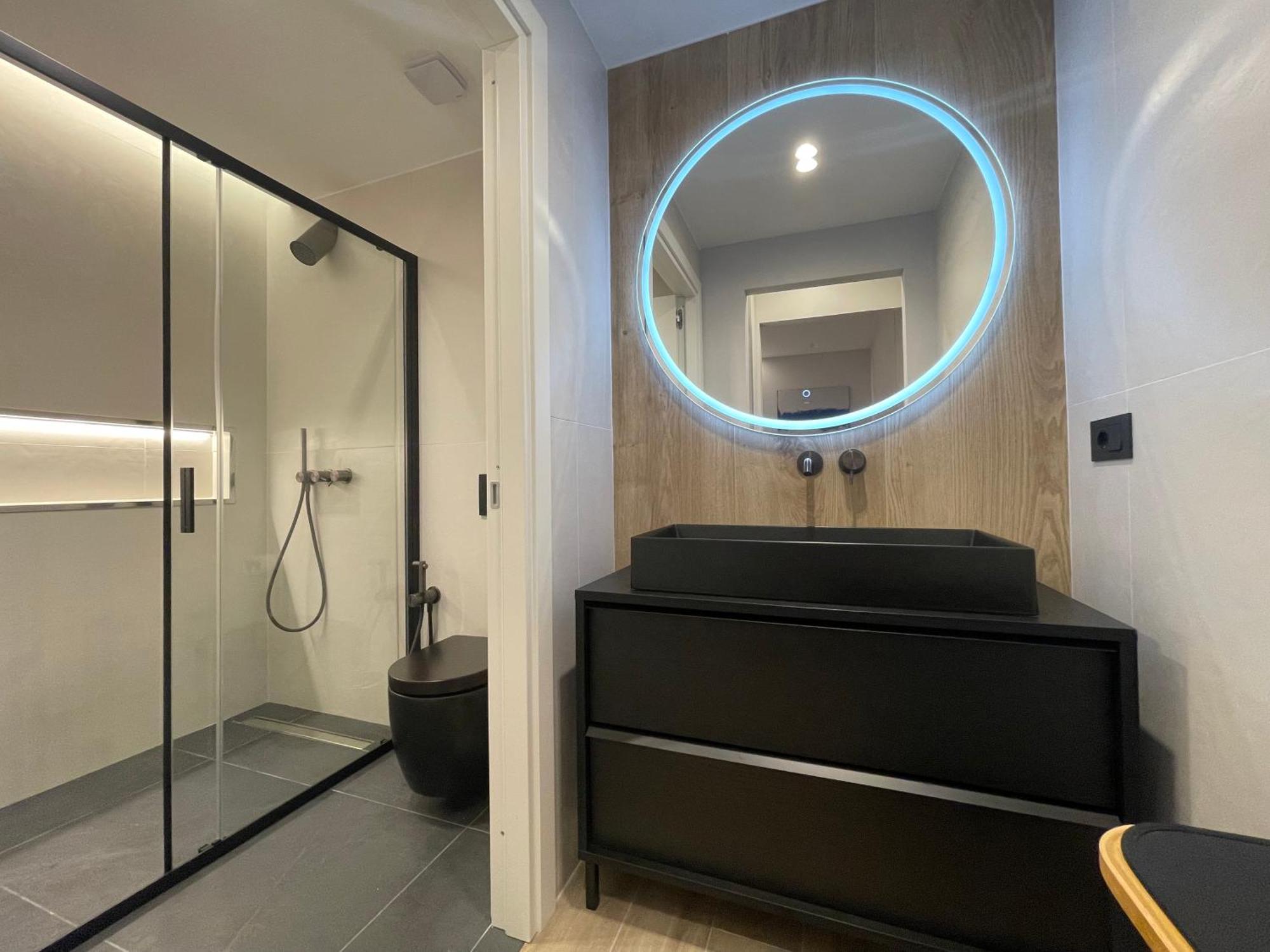 Apartment Luxury Renovated Ground Floor 1br - Of The - Historical Centre *