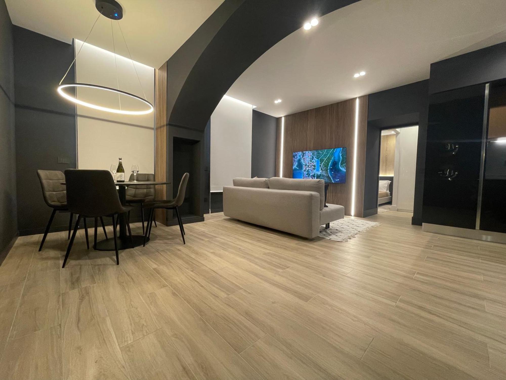 Luxury Renovated Ground Floor 1br - Of The - Historical Centre * Olbia