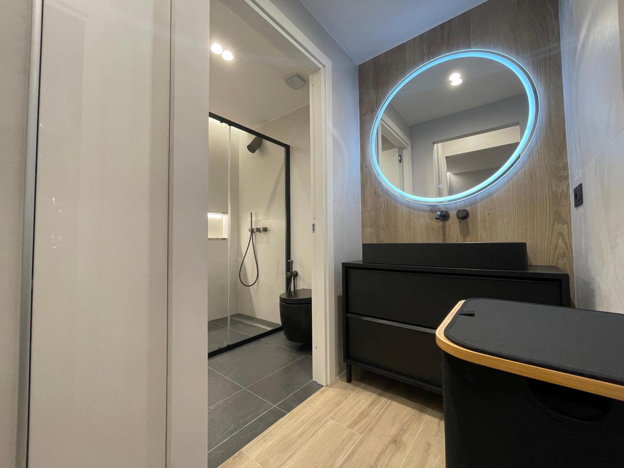 Apartment Luxury Renovated Ground Floor 1br - Of The - Historical Centre *