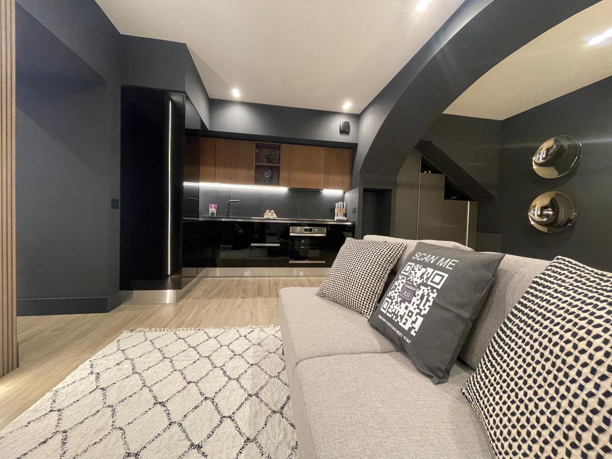 Luxury Renovated Ground Floor 1br - Of The - Historical Centre *