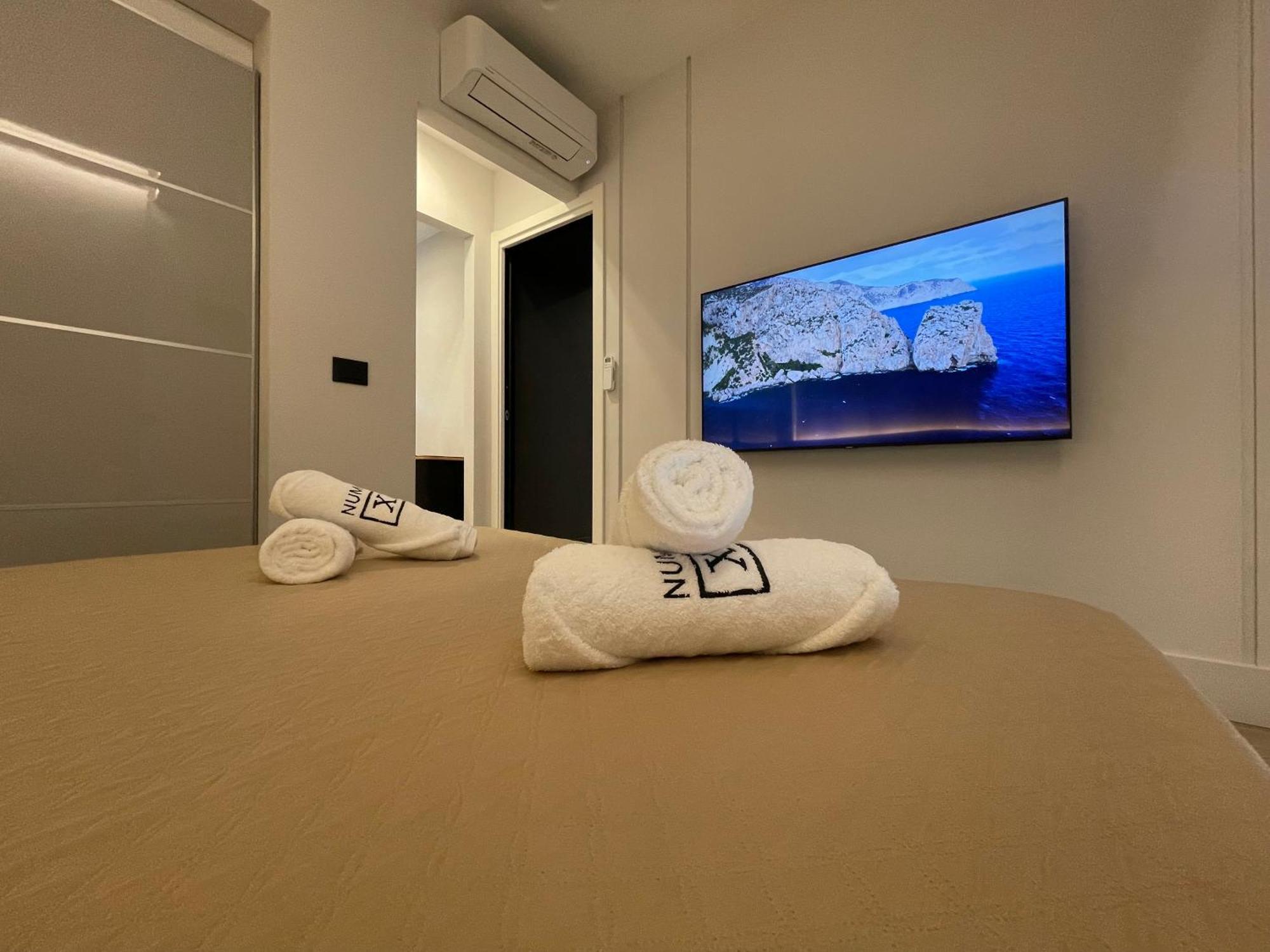 Luxury Renovated Ground Floor 1br - Of The - Historical Centre Apartment *