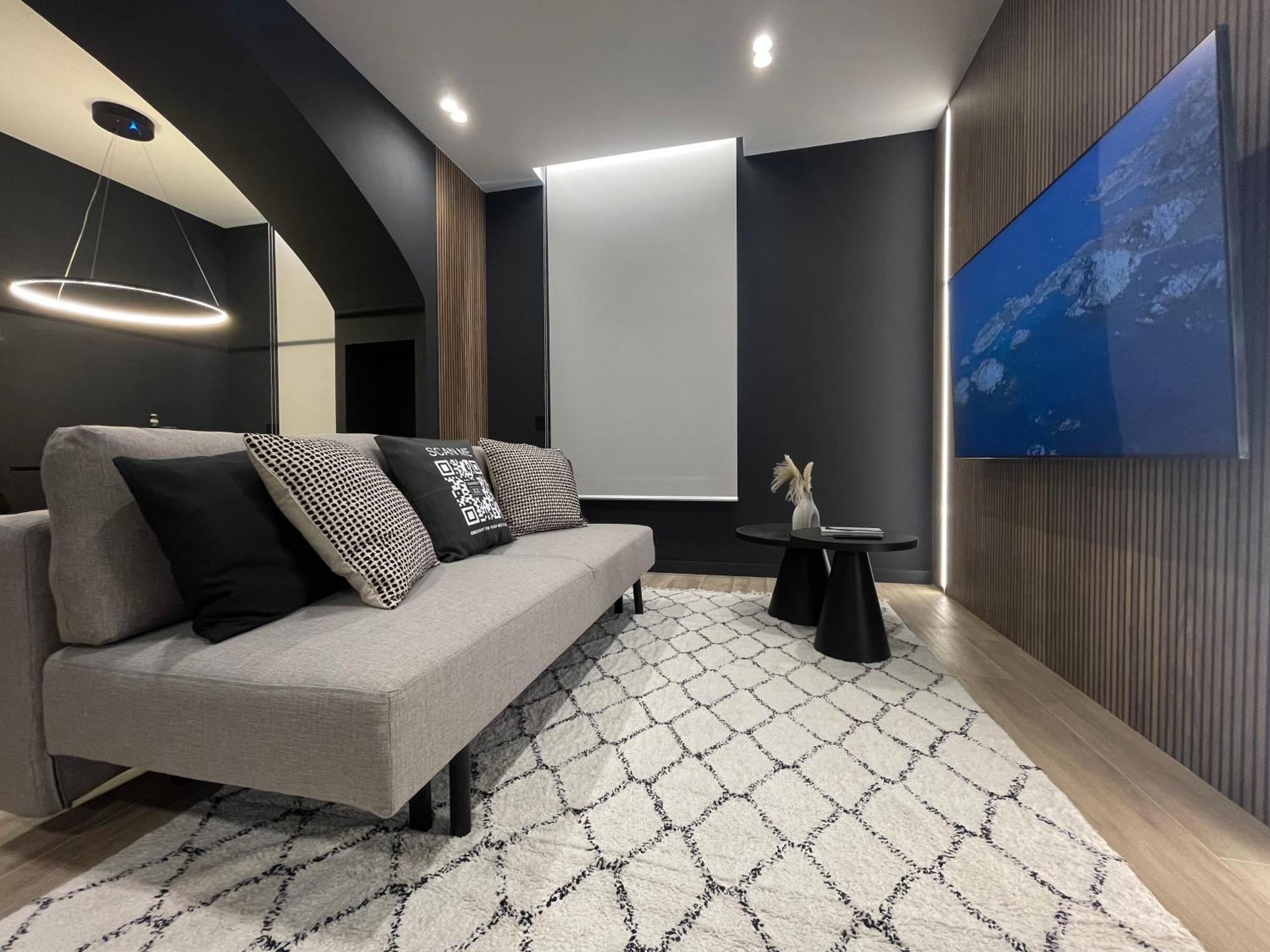 Luxury Renovated Ground Floor 1br - Of The - Historical Centre Apartment