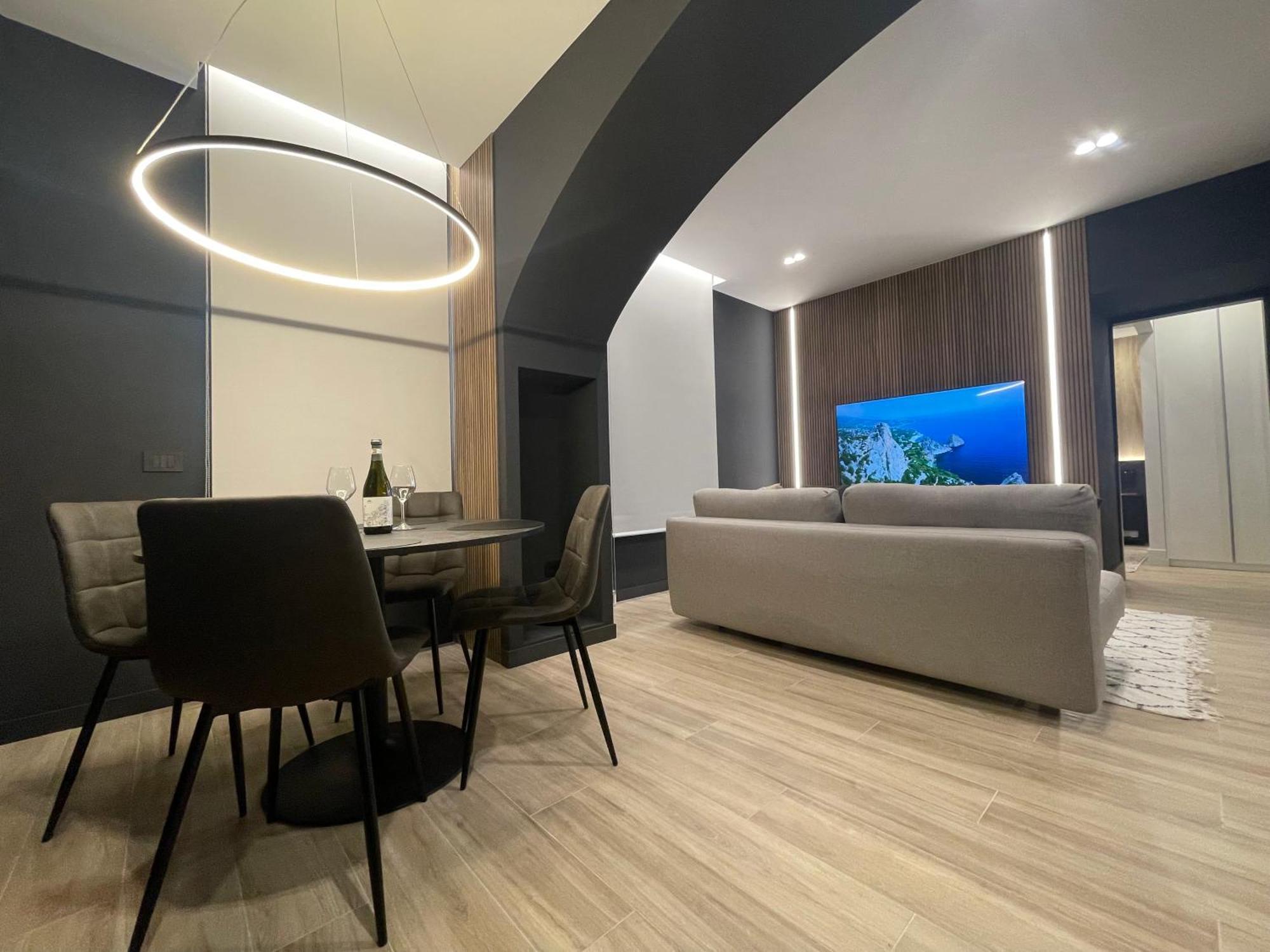 Luxury Renovated Ground Floor 1br - Of The - Historical Centre Olbia