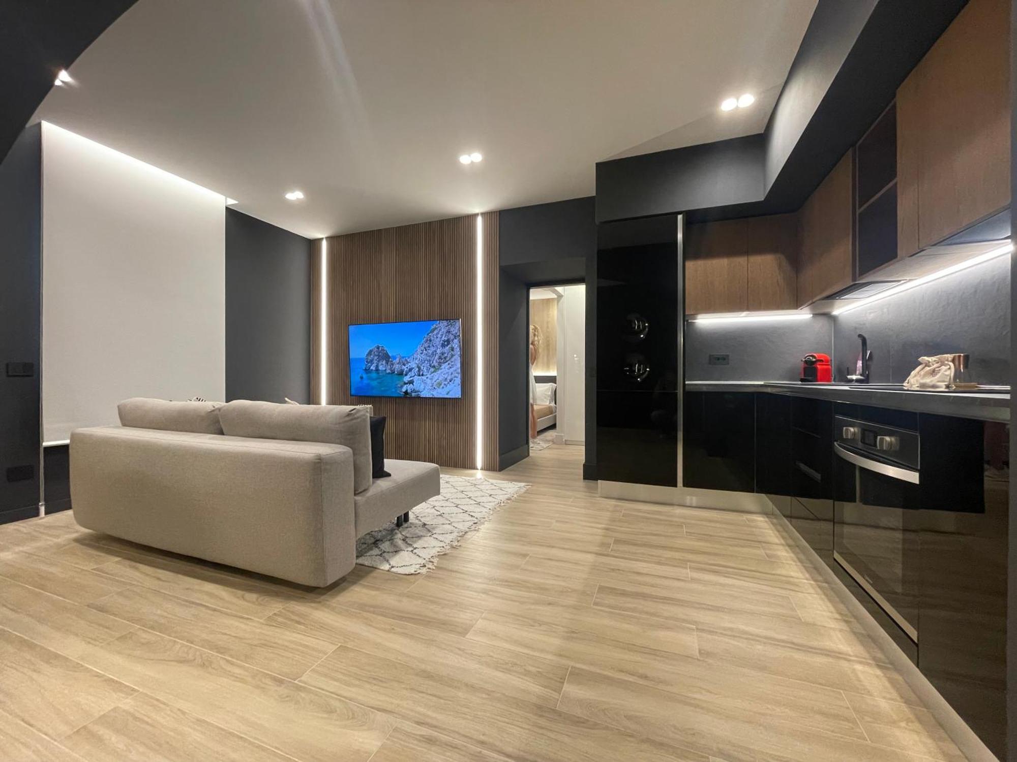 Luxury Renovated Ground Floor 1br - Of The - Historical Centre Apartment *