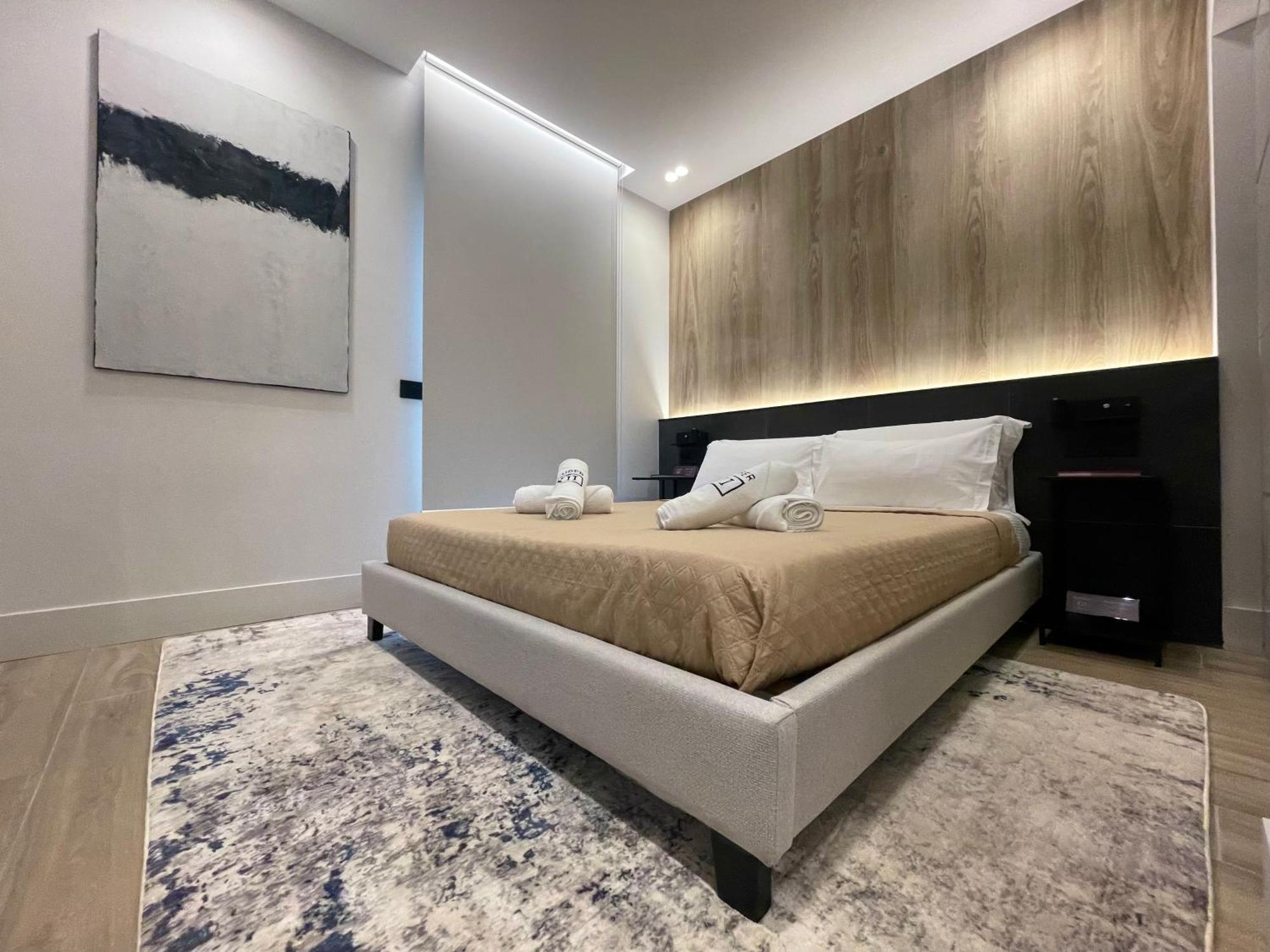 Apartment Luxury Renovated Ground Floor 1br - Of The - Historical Centre *