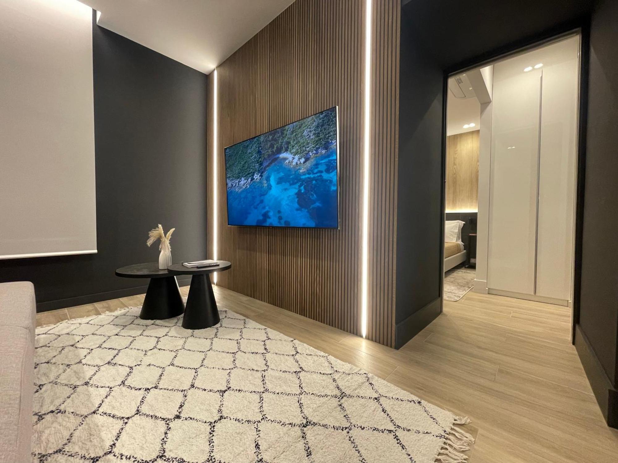 Luxury Renovated Ground Floor 1br - Of The - Historical Centre * Olbia