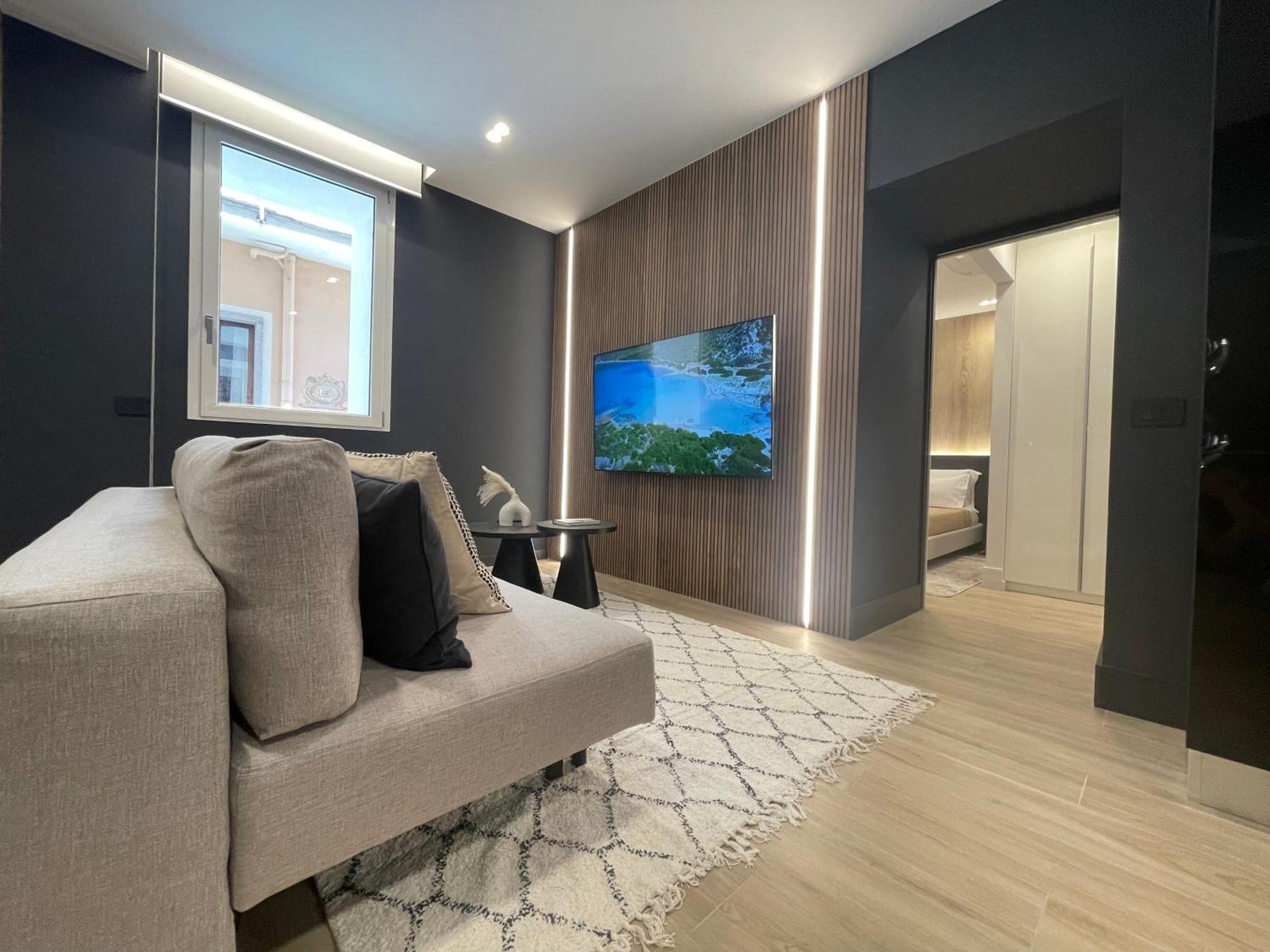 Luxury Renovated Ground Floor 1br - Of The - Historical Centre Apartment Olbia
